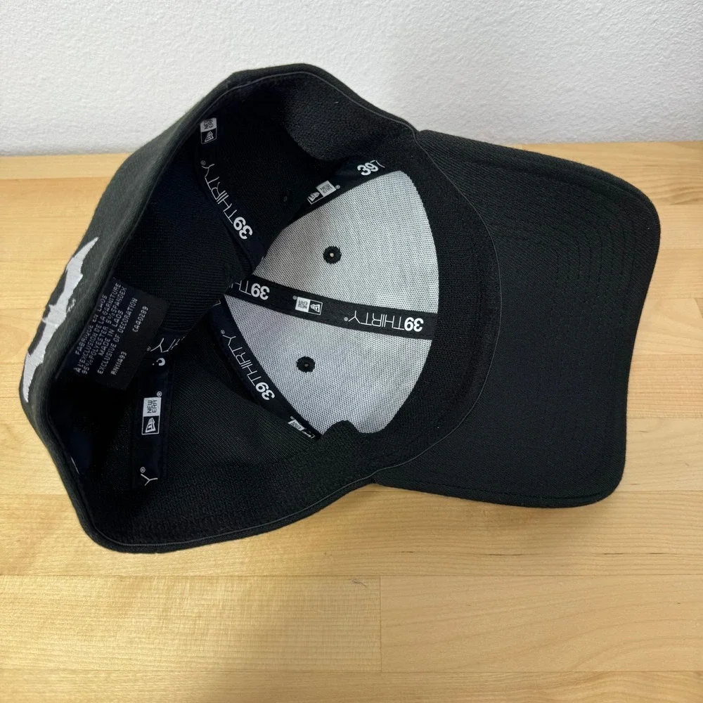 New Era Wayne Industries Batman 39THIRTY Stretch Fit Hat Black Mens M/L
